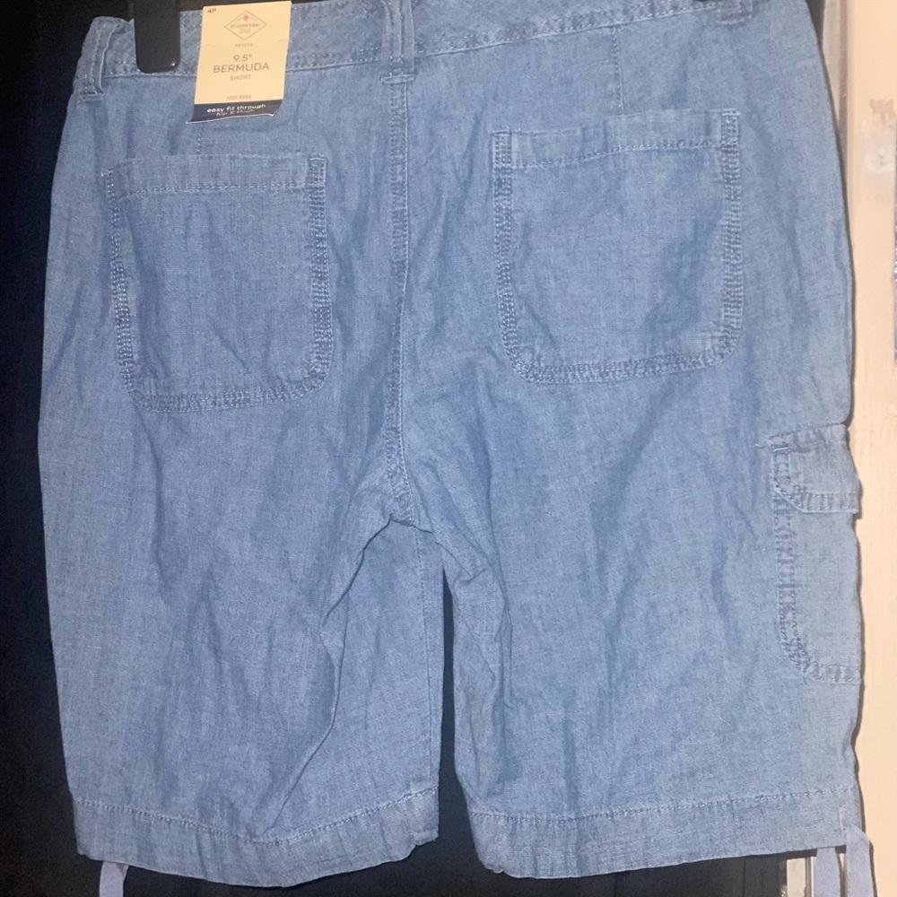 St. Johns bay Bermuda 9.5” shorts - Picture 5 of 9